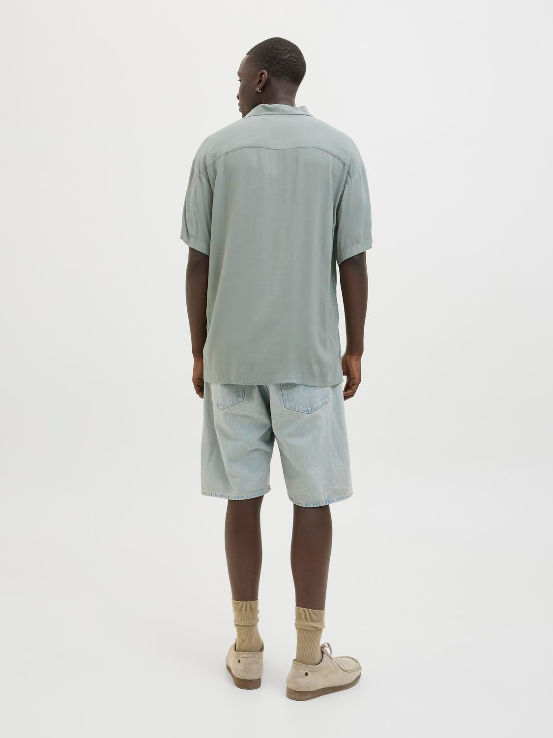 model_shot-back